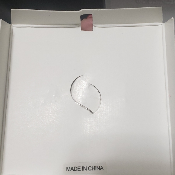 Worthington NIB Victorian Style Green Crystal Pin - Picture 3 of 10